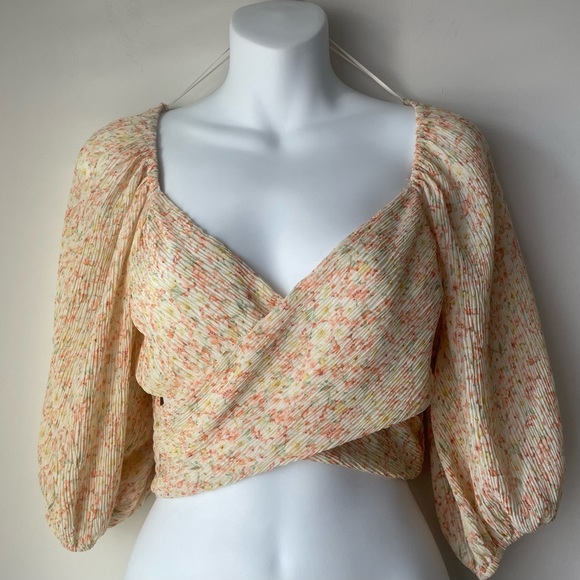 Lush Tops - Lush Criss Cross Surplice Floral Print Crop Top Size Small